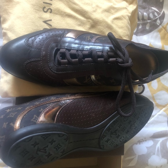 Louis Vuitton Monogram Canvas sneakers - Picture 1 of 4